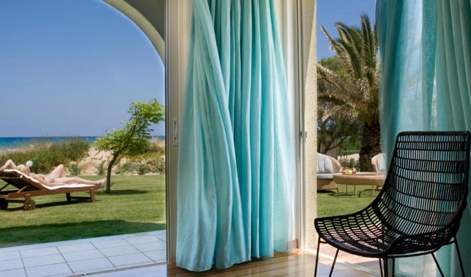 Location de Vacances Crète, Bungalow dans résidence avec piscine, en bord de mer.