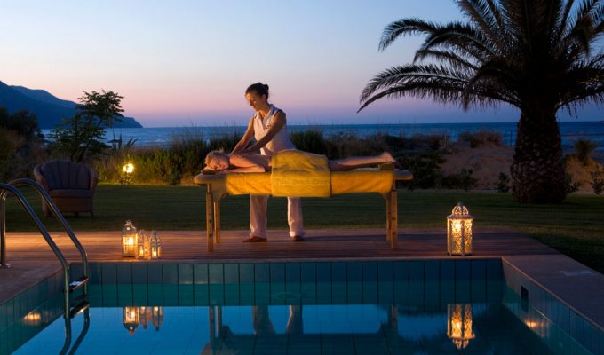 Location de Vacances Crète, Bungalow dans résidence avec piscine, en bord de mer.