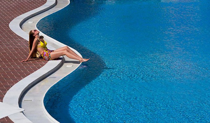 Location de Vacances Crète, Bungalow dans résidence avec piscine, en bord de mer.
