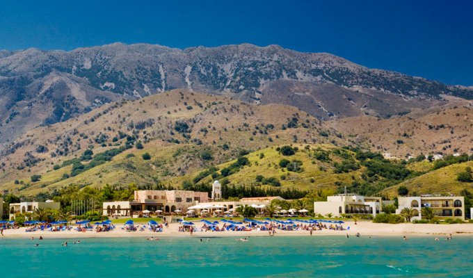 Location de Vacances Crète, Bungalow dans résidence avec piscine, en bord de mer.