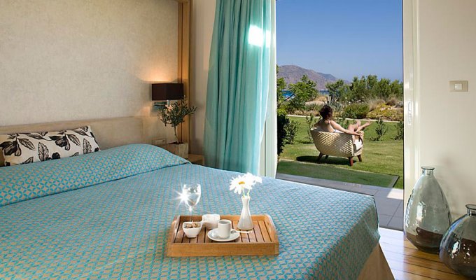 Location de Vacances Crète, Bungalow dans résidence avec piscine, en bord de mer.