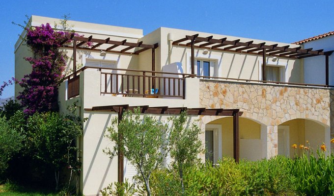 Location de Vacances Crète, Bungalow dans résidence avec piscine, en bord de mer.