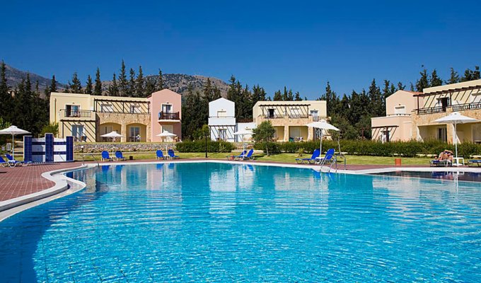 Location de Vacances Crète, Bungalow dans résidence avec piscine, en bord de mer.
