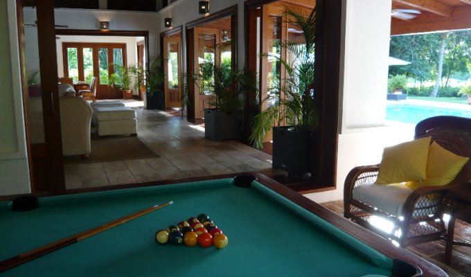 Snooker avec vue sur la piscine!