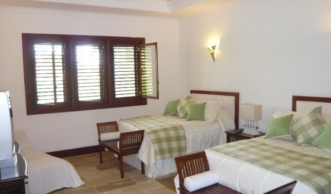 Chambre nr 3 avec DEUX lits Queen et salle de douche en suite
