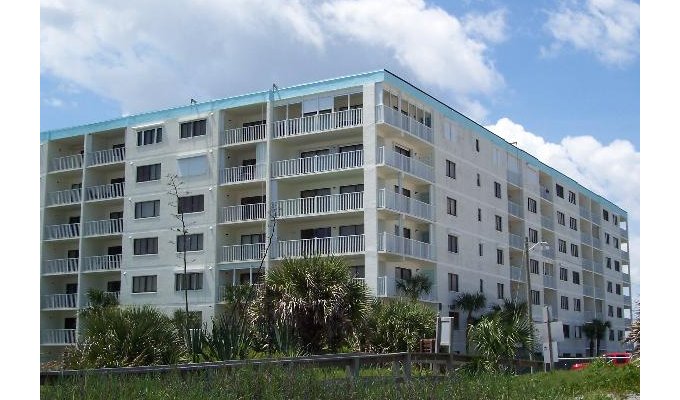 Location d'un Condo Appartement à Cocoa Beach Face à la mer en Floride