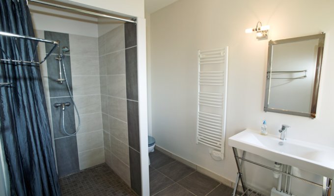 douche chambre 2 lits simplres - Le Relais - Chateau La Gontrie