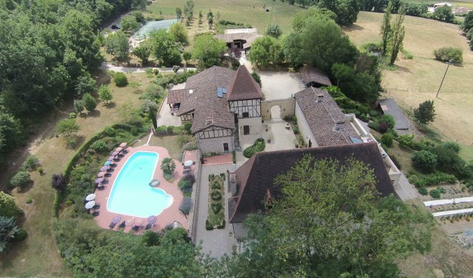 Vue aérienne de Missandre - Terrasse du grand gîte entre piscine et tennisMissandre