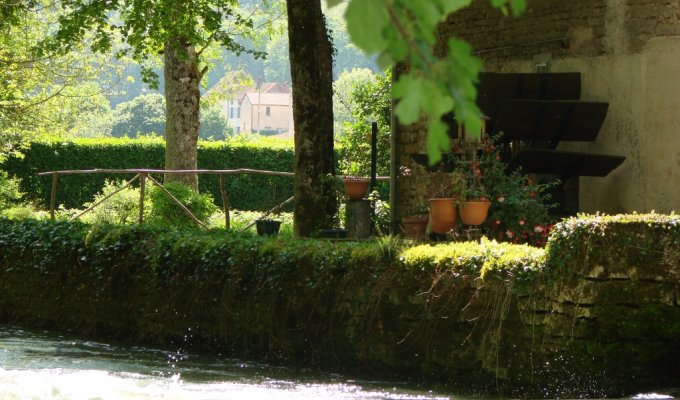 Une vue sur la roue du Moulin 