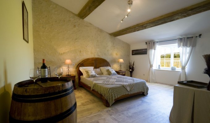 La chambre VIGNES avec sa vue dominante sur les vignes