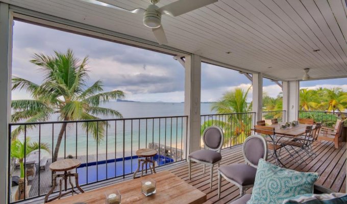 Location Villa Ile Maurice Pieds dans l'eau Pointe aux Canonniers plage et piscine privée