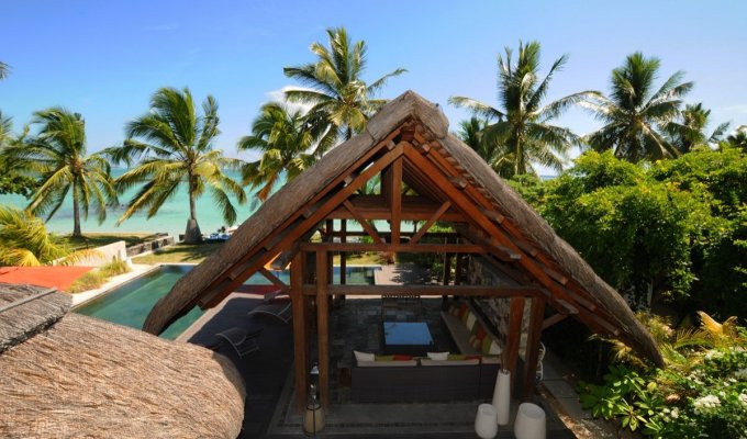 Location Villa Ile Maurice pied dans l'eau sur la Plage de Belle Mare, piscine privée