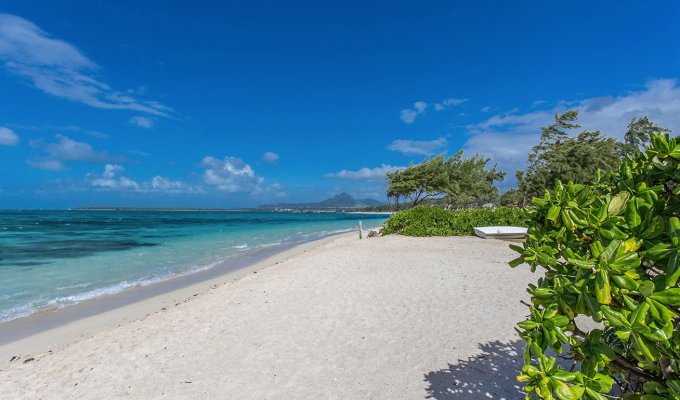 Location Villa Ile Maurice sur la Plage de Trou d'Eau Douce avec personnel