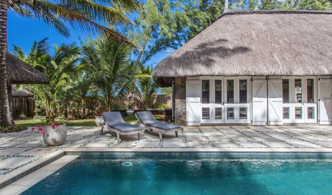 Location Villa Ile Maurice sur la Plage de Trou d'Eau Douce avec personnel