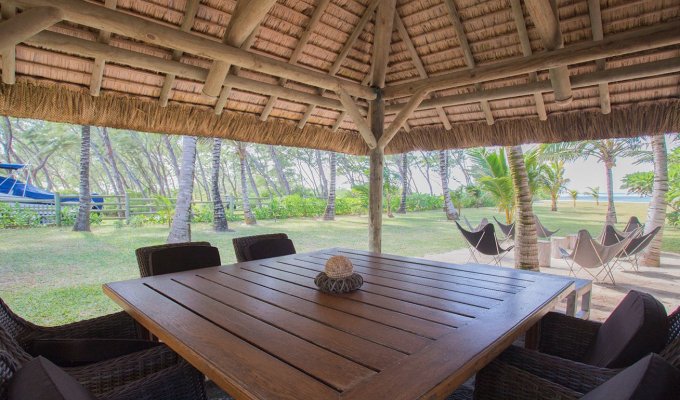 Location Villa Ile Maurice sur la Plage de Trou d'Eau Douce avec personnel