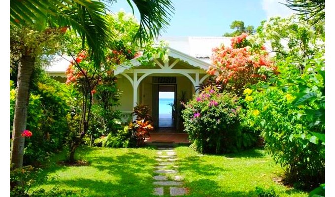 Location villa Saint François les pieds dans l'eau sur le lagon
