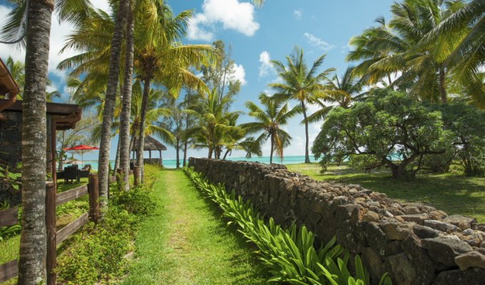 Location Villa Ile Maurice pied dans l'eau sur la Plage de Belle Mare, piscine privée