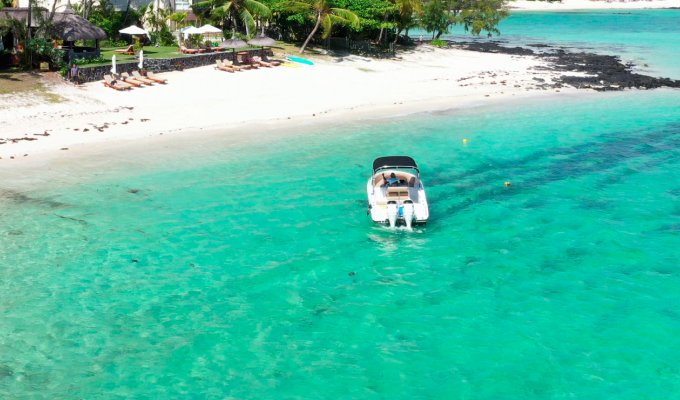 Location Villa Ile Maurice pied dans l'eau sur la Plage de Belle Mare, piscine privée