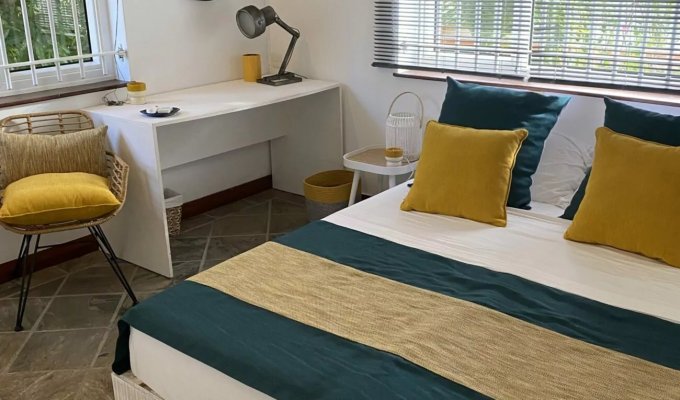 Location villa Ile Maurice pieds dans l'eau à Roches Noires proche Belle Mare, piscine privée et personnel