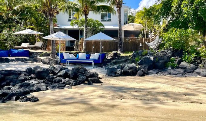 Location villa Ile Maurice pieds dans l'eau à Roches Noires proche Belle Mare, piscine privée et personnel