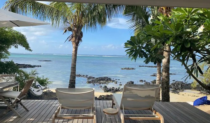 Location villa Ile Maurice pieds dans l'eau à Roches Noires proche Belle Mare, piscine privée et personnel