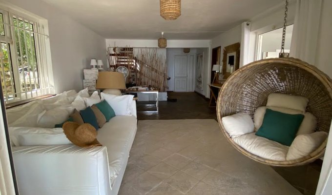 Location villa Ile Maurice pieds dans l'eau à Roches Noires proche Belle Mare, piscine privée et personnel