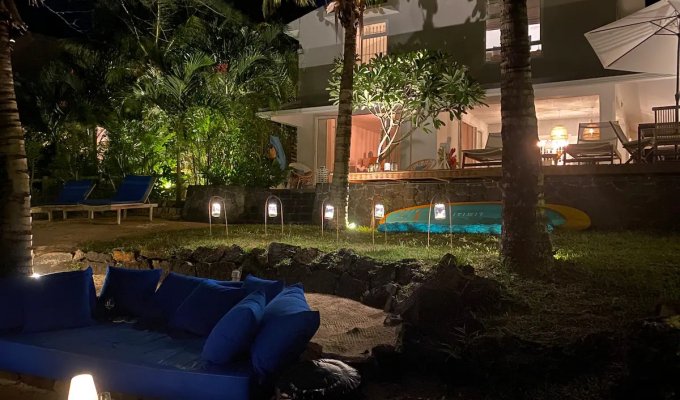 Location villa Ile Maurice pieds dans l'eau à Roches Noires proche Belle Mare, piscine privée et personnel