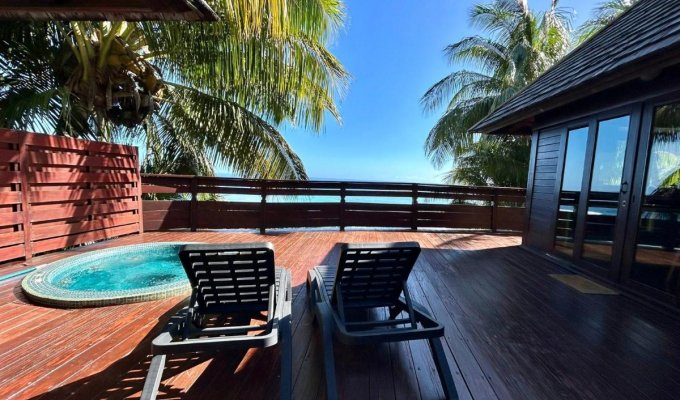 Location Villa Moorea avec une superbe vue sur le lagon dans une propriété fermée