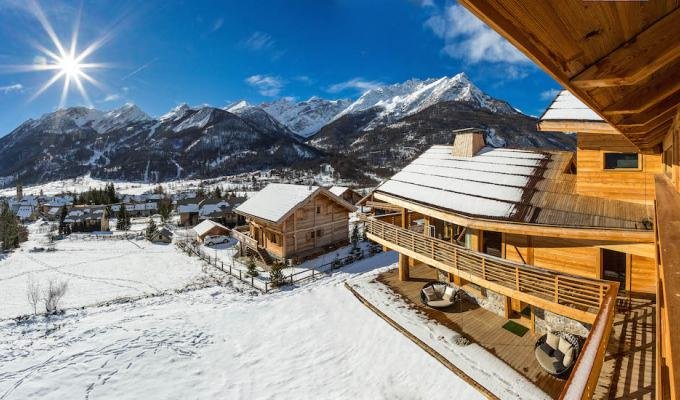 Location Chalet Luxe Serre Chevalier pied des pistes piscine interieure spa services conciergerie