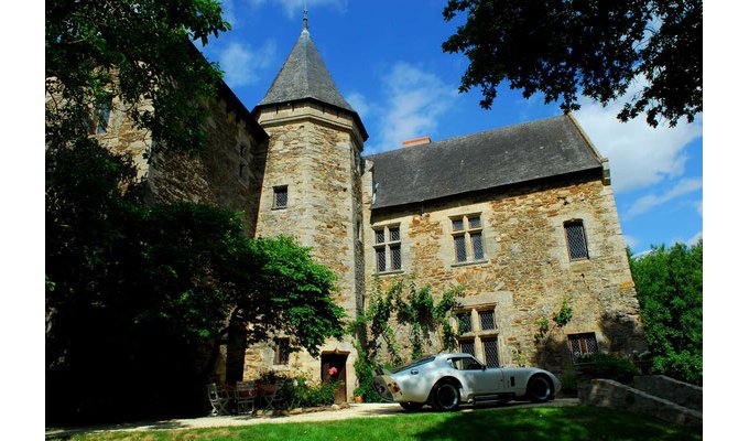 Pays de la Loire Location Chateau avec piscine entre Saumur et Angers