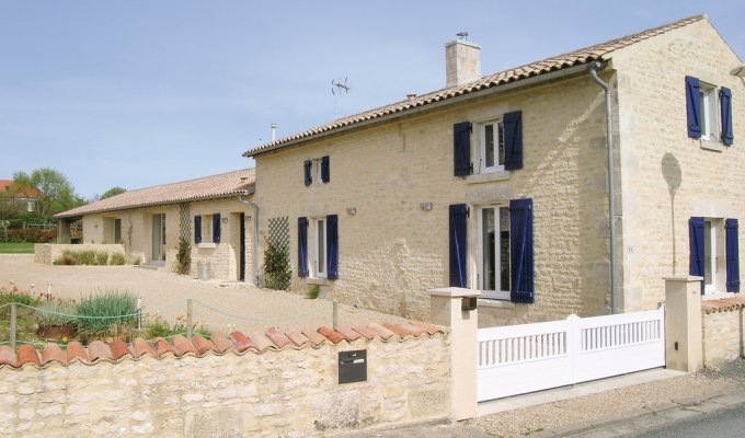 Vendee Location Villa Fontenay Le Comte avec piscine intérieure