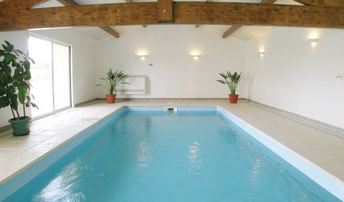 Vendee Location Villa Fontenay Le Comte avec piscine intérieure