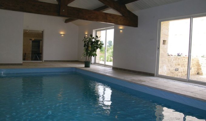 Vendee Location Villa Fontenay Le Comte avec piscine intérieure