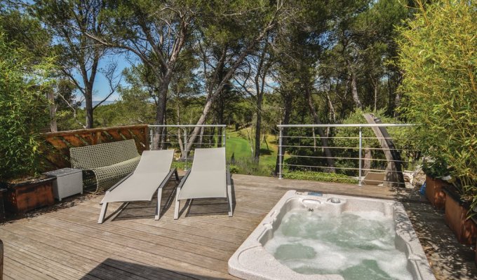 Proche Aix Pont Royal location villa Provence avec piscine et jacuzzi
