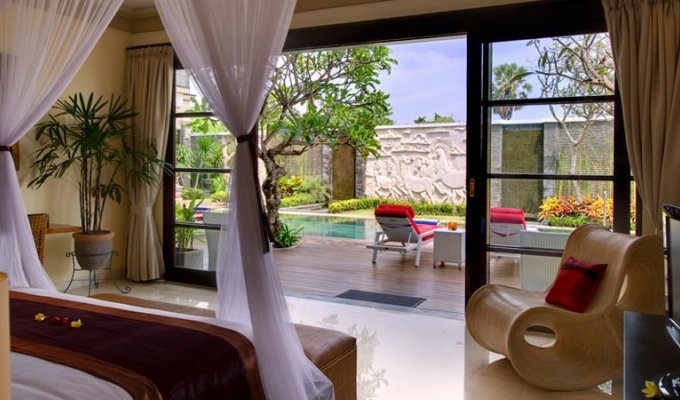 Location villa Bali Seminyak piscine privée au bord de la mer avec personnel inclus