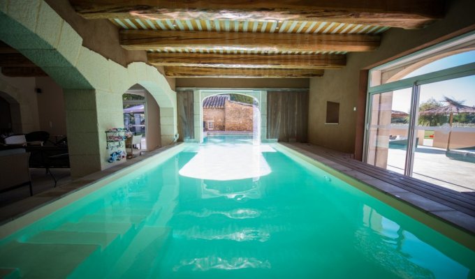 Vaucluse Grillon location villa luxe Provence avec piscine interieure chauffee sauna et personnel