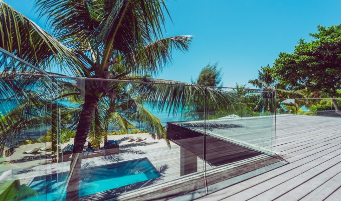 Location Villa Ile Maurice pieds dans l'eau à Pereybere près de Grand Baie avec piscine privée