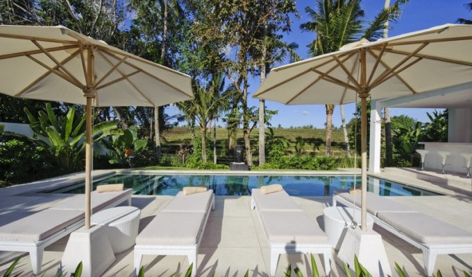 Location villa Bali Seminyak piscine privée au bord de la mer  