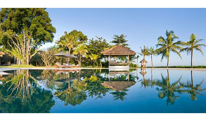 Location villa Bali Seminyak piscine privée sur la plage avec personnel inclus