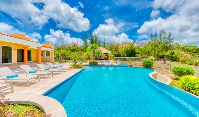 Location Villa Terres Basses Saint-Martin Piscine et Jacuzzi proche plage de Baie rouge beach