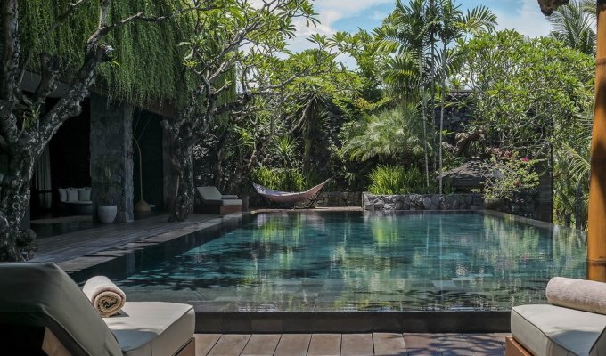 Location Villa Canggu Bali piscine privée vue sur les montagnes  et personnel 