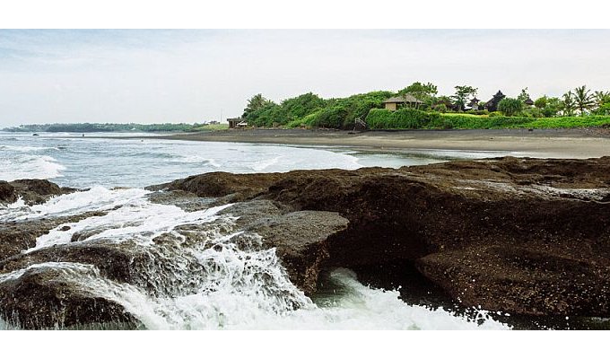 Location Villa Canggu Bali avec piscine privée au bord de la mer avec personnel 