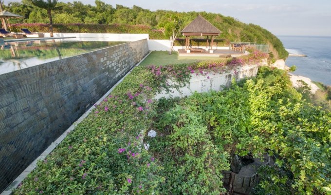 Indonesie Bali Bukit Location Villa sur une haute falaise avec une piscine privée vue sur mer et personnel