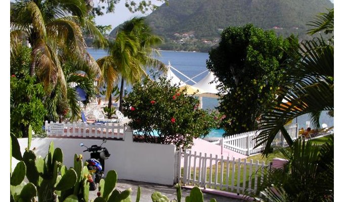 Hôtel de charme au bord de mer face à la baie des Saintes