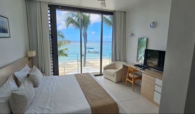 Location Appartement Ile Maurice Pieds dans l'eau plage Trou aux Biches avec personnel