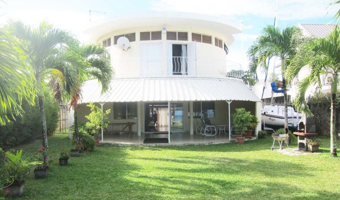 Location villa Ile Maurice Pieds dans l'eau plage Trou aux Biches avec personnel