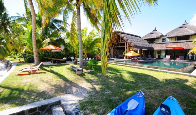 Location Villa Ile Maurice pieds dans l'eau Belle Mare Plage Piscine Chef cuisinier