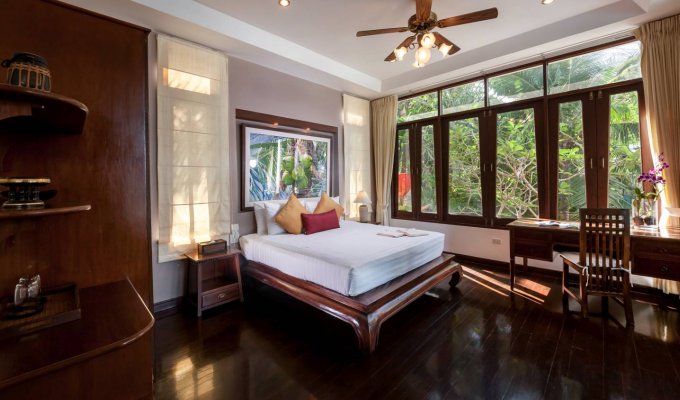 Location villa luxe Phuket Patong piscine privée jacuzzi et personnel