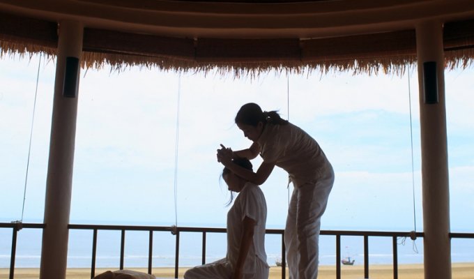 Suite avec vue sur la Mer directement sur la piscine dans resort en bord de plage