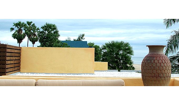 Suite avec vue sur la Mer directement sur la piscine dans resort en bord de plage